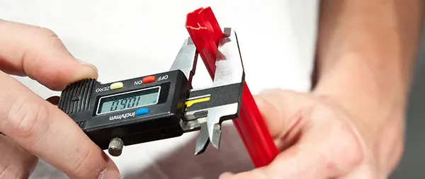 Qualitätsprüfung eines extrudierten Profils